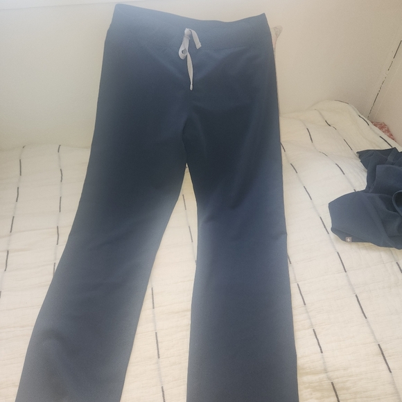 Figs Scrub Set - Picture 6 of 9